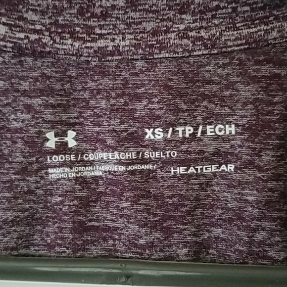 Loose Fit Under Armour Heat Gear T-shirt - Picture 2 of 4